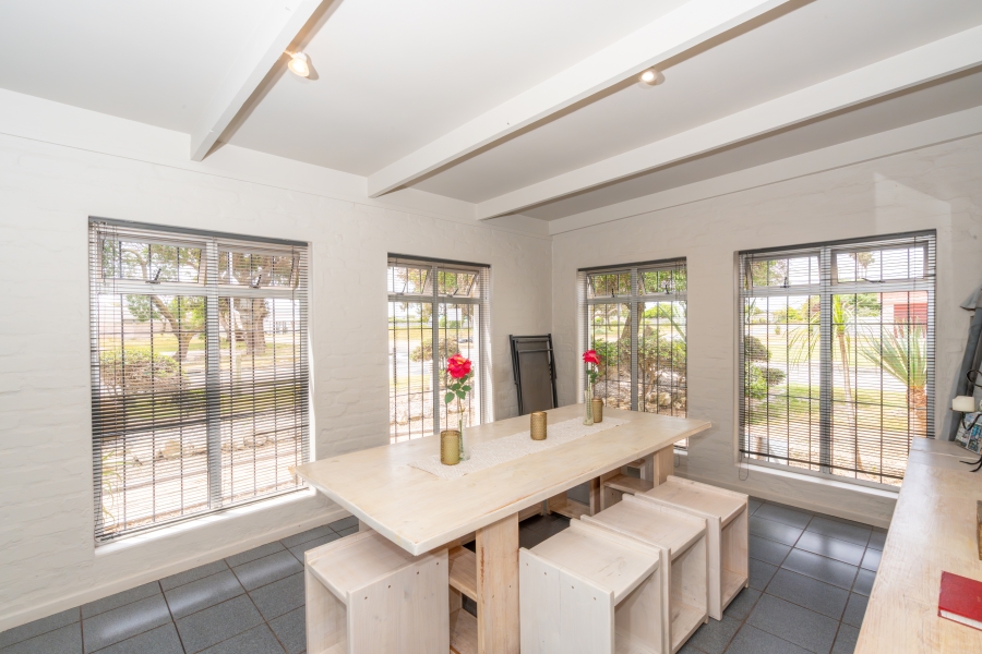 6 Bedroom Property for Sale in Middedorp Western Cape